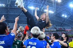 Thái Lan mơ mộng dự World Cup với lứa U23, Madam Pang thưởng to cho 'voi chiến'