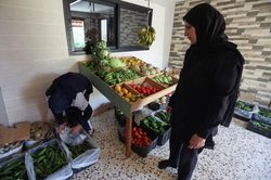 Dân Lebanon chuyển sang làm nông để sống sót qua khủng hoảng