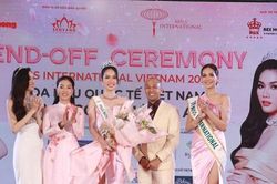 Á hậu Phương Anh nhận sash đại diện Việt Nam dự Miss International 2022