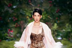 Xuân Lan diện bikini đọ sắc cùng Thanh Hằng
