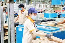 Tăng lương tối thiểu vùng cho người lao động từ ngày 1-7-2022