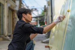 Chàng trai 8X lưu giữ hồi ức TP.HCM thông qua những bảng hiệu vẽ tay