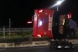 Xe khách tông xe máy, 4 người chết, nhiều người bị thương