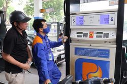 Muốn bỏ việc, chuyển nhà vì 'đi làm không đủ tiền đổ xăng'