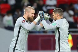 Thủ môn từng bị Vũ Văn Thanh sút tung lưới đưa tuyển Australia đi World Cup