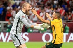 Thắng 'đấu súng' cân não, Australia đoạt vé dự World Cup 2022