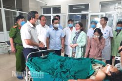Lãnh đạo Ủy ban ATGT Quốc gia tới hiện trường và thăm hỏi gia đình nạn nhân vụ TNGT đặc biệt nghiêm trọng tại Ninh Bình
