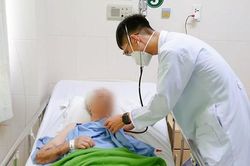 Cần Thơ: Dùng thuốc an thần quá liều, cụ bà rơi vào hôn mê