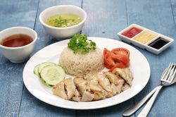 'Khủng hoảng cơm gà' hạ nhiệt