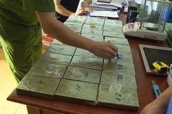 Phú Thọ: Bắt đối tượng vận chuyển trái phép 30 bánh heroin