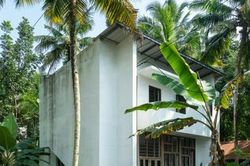 Ngỡ ngàng với nhà vườn 2 tầng được cải tạo từ nhà hoang không tốn một đồng chi phí