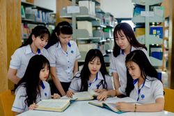 Không nên xem trường công là lựa chọn cuối cùng