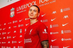 Darwin Nunez: Từ suýt bỏ bóng đá năm 17 tuổi tới kỷ lục của Liverpool