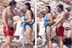 Vợ Matthew McConaughey khoe body 'bốc lửa' với áo tắm khi đi biển với chồng