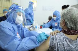 Số ca mắc Covid-19 nặng tăng 29 ca