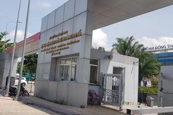 Điều tra vụ bé trai tử vong nghi bị ném từ tầng 5 bệnh viện