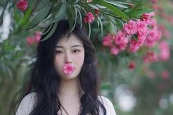 Nữ sinh suýt chết khi ngậm hoa độc để 'sống ảo'