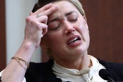 Bồi thẩm đoàn nói Amber Heard là nước mắt cá sấu