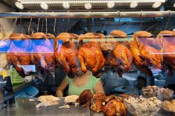 Cơ hội nào cho Việt Nam khi Singapore 'khủng hoảng cơm gà'?