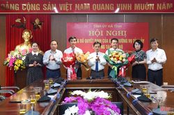 Công bố quyết định điều động, bổ nhiệm 2 cán bộ công tác tại Ban Tổ chức Tỉnh ủy và Sở Nội vụ Hà Tĩnh