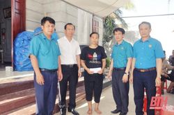 Liên đoàn Lao động tỉnh thăm hỏi, động viên gia đình người lao động có con bị đuối nước