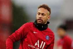 Neymar từ chối rời PSG