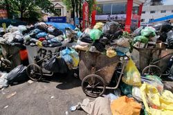 Hà Nội: Yêu cầu thu gom, xử lý toàn bộ rác thải ùn ứ