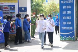 Thí sinh thở phào với đề thi ngữ văn