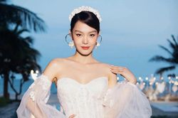 Ba chiếc váy cưới cúp ngực của Minh Hằng