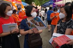 Không tăng học phí: Khó khăn được chia sẻ