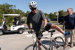 Tổng thống Joe Biden bị ngã xe đạp, Nhà trắng lên tiếng