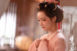 Chân dung 'mỹ nữ Tân Cương' đóng Mộng Hoa Lục, nhan sắc ngang ngửa Địch Lệ Nhiệt Ba