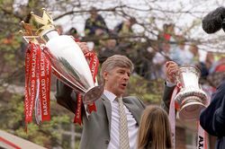 Phút nhói lòng của Arsène Wenger khi rời Arsenal