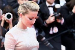 Amber Heard đi mua hàng giảm giá
