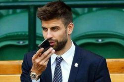 Pique bị chụp ảnh cùng cô gái lạ sau chia tay Shakira