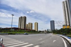 Nắng nóng gay gắt, người dân Hà Nội dùng muôn cách để giải nhiệt