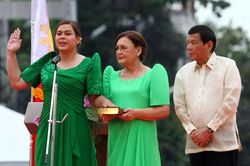 Con gái ông Duterte tuyên thệ nhậm chức Phó tổng thống Philippines