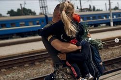 Những hình ảnh xúc động về tình cha con ở Ukraine