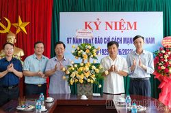 Phó Chủ tịch Thường trực UBND tỉnh Phạm Đức Toàn thăm, chúc mừng Báo Điện Biên Phủ