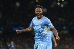 Chelsea toan tính gì khi mua Sterling thay Lukaku?