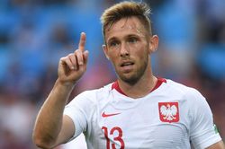 Tuyển thủ Ba Lan mất suất dự World Cup 2022 vì không chịu rời giải vô địch Nga