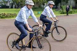 Xe đạp tre 'chở' tình hữu nghị Australia-Indonesia