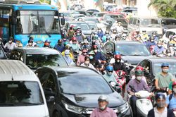 Hà Nội hai ngày liên tiếp nóng nhất cả nước, cảnh báo đột quỵ do sốc nhiệt