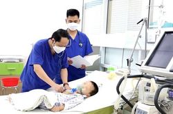 Bé 3 tuổi đột ngột quấy khóc rồi tím ngắt người phải cấp cứu vì nguyên nhân này