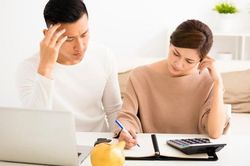 Chuyện chi tiêu vợ chồng trẻ: Vợ có muốn cầm tiền của chồng?