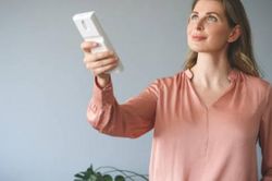 4 thói quen dùng điều hòa của dân công sở gây hại cho làn da