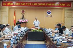 Thứ trưởng Bộ Y tế: Chuẩn bị sẵn vật tư, thuốc, sẵn sàng cấp cứu hồi sức, tránh để người bệnh bị sốc do sốt xuất huyết