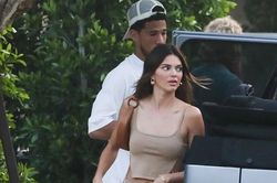 Kendall Jenner chia tay ngôi sao bóng rổ