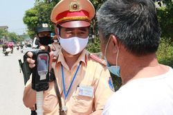 Muôn kiểu né kiểm tra nồng độ cồn