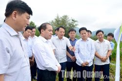 Đồng chí Bí thư Tỉnh ủy Chẩu Văn Lâm khảo sát xây dựng cụm công nghiệp huyện Lâm Bình